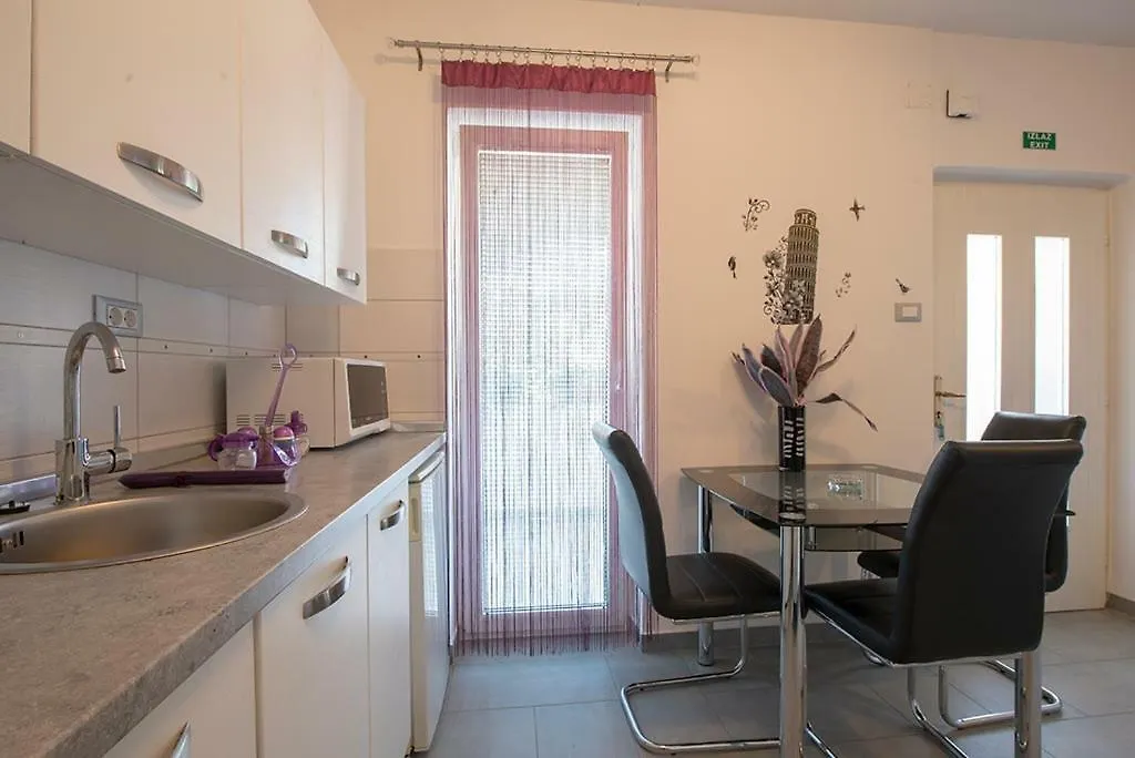 Gasthuis Lovely Family House Robi Rovinj